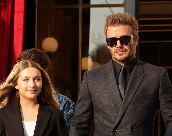 Napi cuki: Harper Beckham és David Beckham összeöltözött a párizsi divathéten