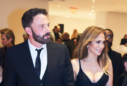 Kiderült, mit vésetett Ben Affleck Jennifer Lopez gyűrűjébe