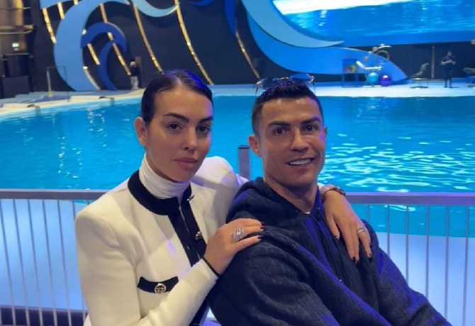 Cuki családi fotót posztolt Cristiano Ronaldo: mégis minden rendben van?
