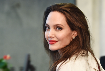 Fotók: új pasival kapták lencsevégre Angelina Jolie-t
