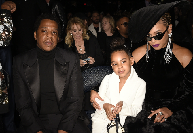 Kiakadt a net: Beyoncé 10 éves lánya 80 ezer dolláros ajánlatot tett egy fülbevalóra