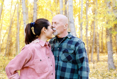 Könnyfakasztó üzenetet tett közzé Bruce Willis felesége a házassági évfordulójukon