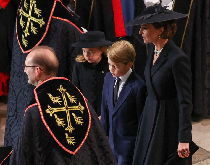 Ezért kötelező György hercegnek részt vennie Erzsébet királynő temetésén