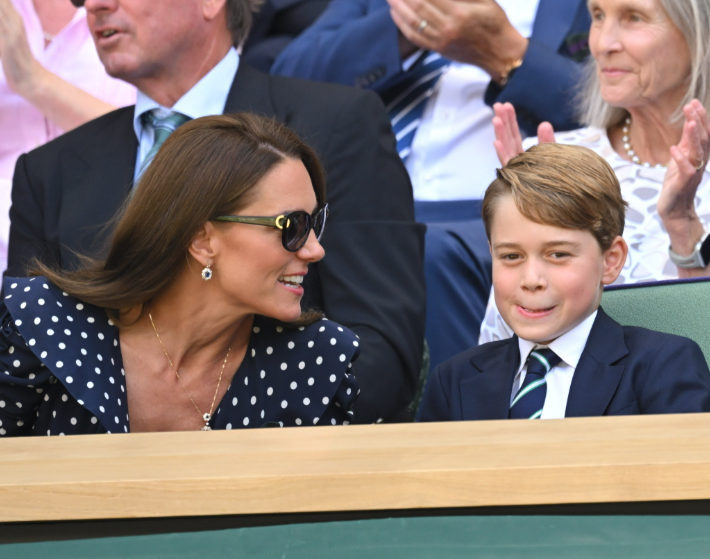 Cukiságbomba: György herceg először volt Wimbledonban, rögtön megkapta a serleget