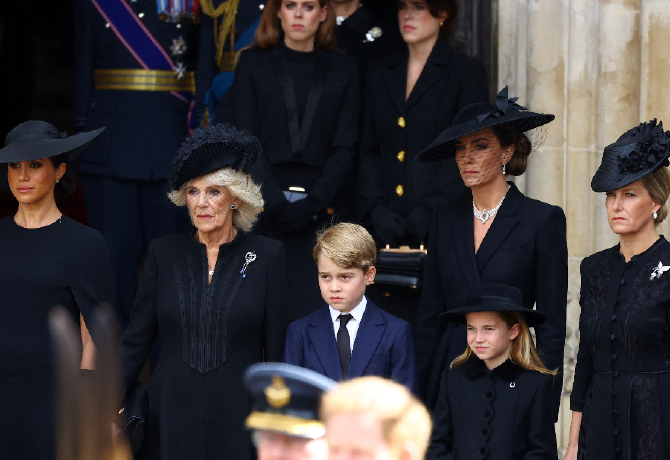 Fotó: György herceg és Sarolta hercegnő teljesen összetörtek a temetésen