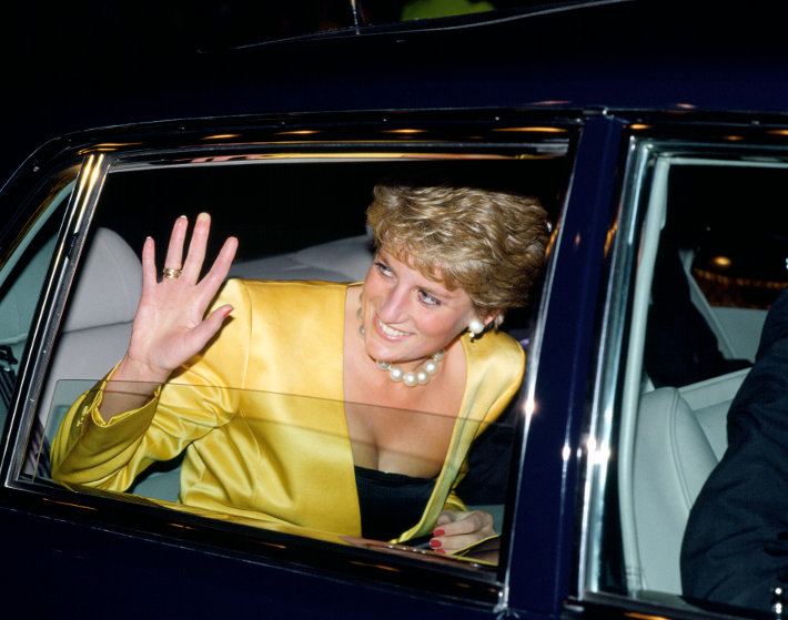 Döbbenetes összegért árverezik el Diana hercegné autóját