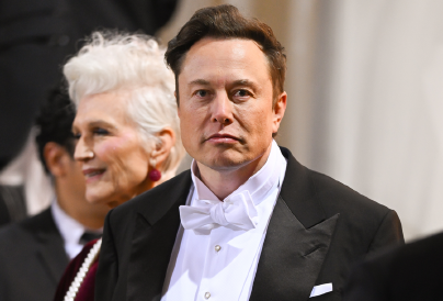  Elon Musk apja nyilatkozott: „Nem vagyok büszke a fiamra, ja és fogyjon le!"