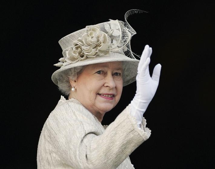 Könnyfakasztó fotót posztolt Erzsébet királynőről a család a temetés után
