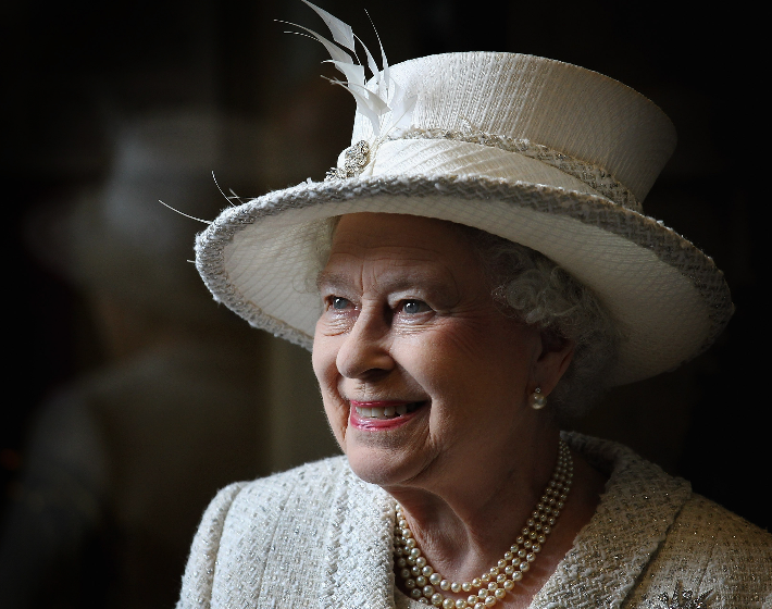 Erzsébet királynő rajongói szerint undorító dolog történt a koporsó szállítása alatt