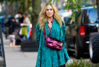 A H&M új táskája úgy néz ki, mint Carrie Bradshaw híres Fendije