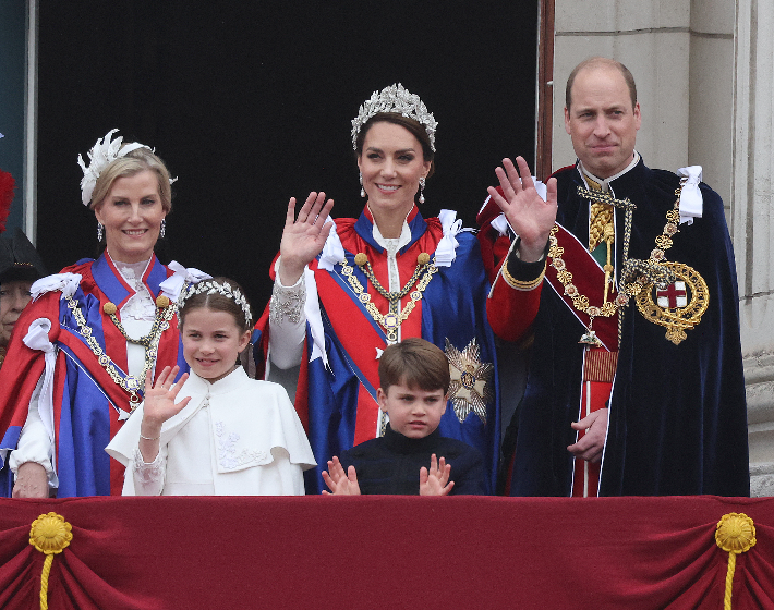 Felrobbant a net: Katalin hercegné és Vilmos herceg betekintést engedtek a kulisszák mögé a koronázás után