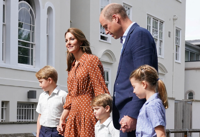 Szupercuki fotók: Katalin hercegné és Vilmos herceg gyerekei elkezdték az iskolát 