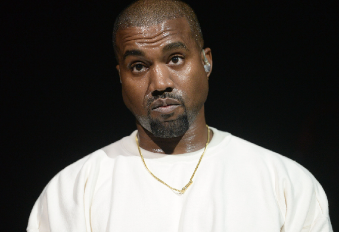 Kanye West intim fotókat mutogat alkalmazottainak  Kim Kardashianről