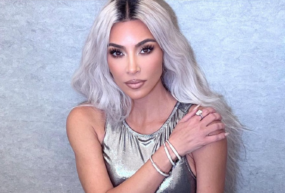 Kim Kardashian fájdalmas szépészeti eljáráson esett keresztül 