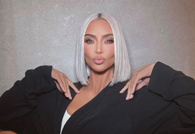 Nem photoshop: Kim Kardashian dereka tényleg ilyen megdöbbentően vékony