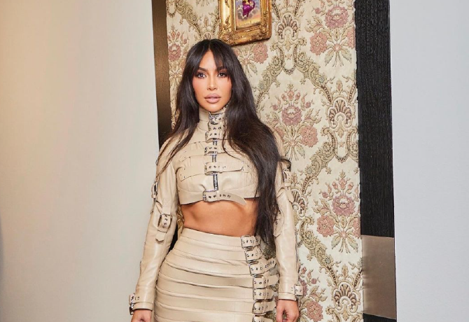 A sebész most elárulta: brutális összegeket költhetett Kim Kardashian plasztikára
