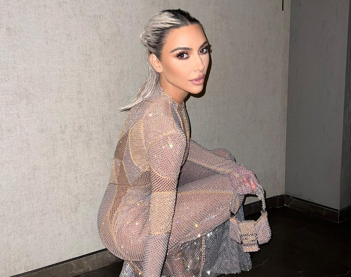 Hatalmas pert akasztottak Kim Kardashian nyakába
