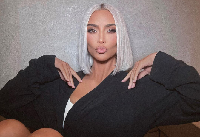 Lebukott: Kim Kardashian nemrég plasztikáztathatta az arcát