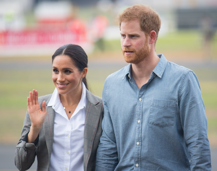 Harry herceg és Meghan Markle megérkeztek Angliába, a királynő látni sem akarja őket
