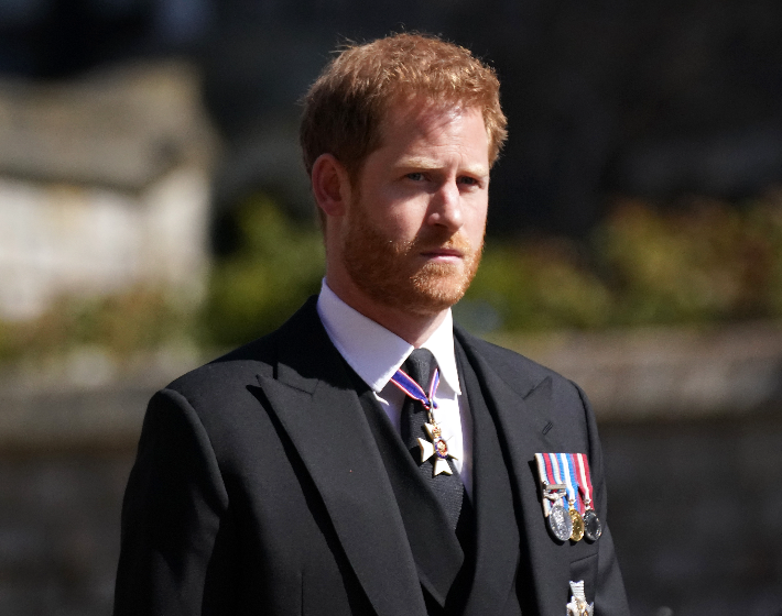 Fotó: Harry herceg magányosan sétált be a koronázásra