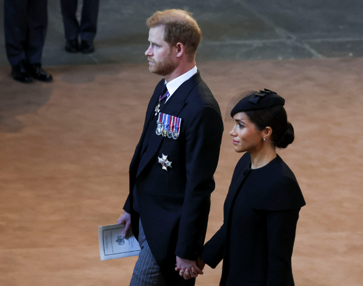 Kiderült, miért ültették Harry herceget a második sorba Erzsébet királynő temetésén