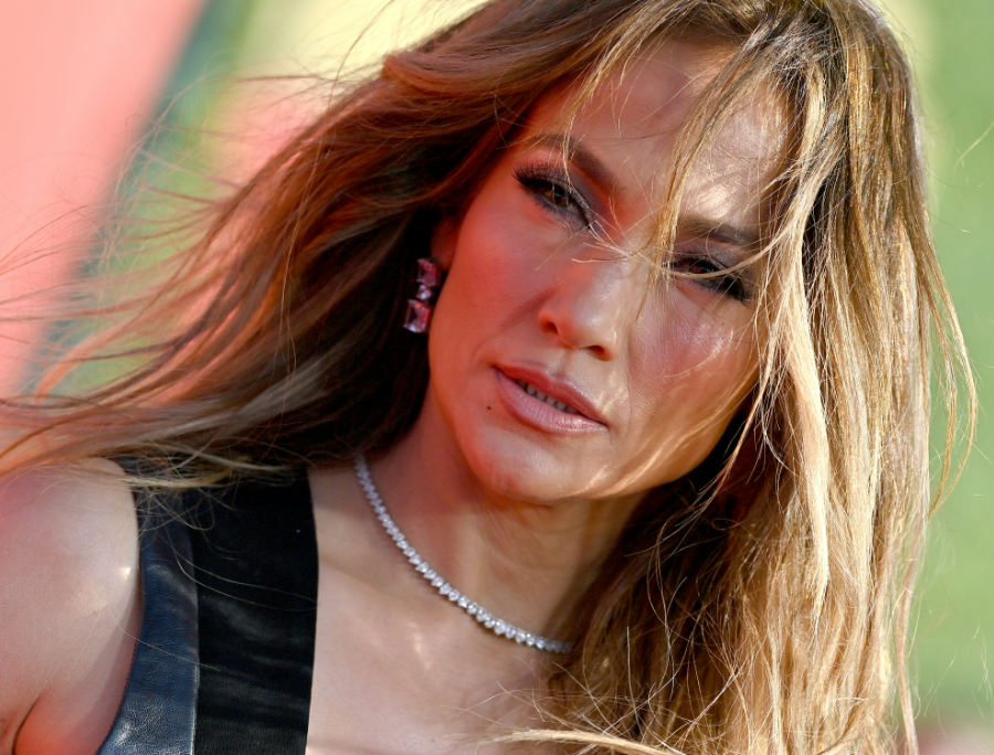 Jennifer Lopez új hajszínéért megőrül az egész internet