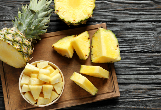 Itt a furcsa ok, amiért ananászt kell enni lefekvés előtt