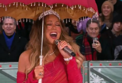 Mariah Carey 7 év után visszatért a színpadra, de ismét csúnyán beégette magát