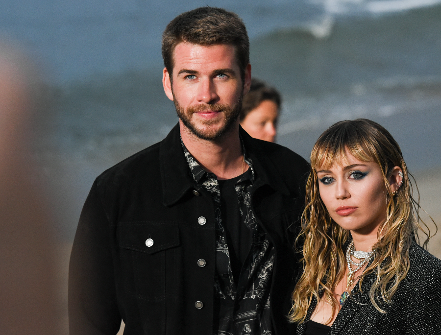 Dagad a botrány: Miley Cyrus ebben az új dalban bevallja, hogy Liam Hemsworth megcsalta