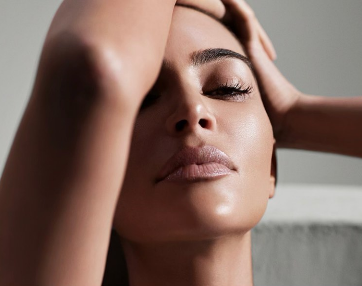 Kim Kardashian lopta az új márkájának nevét