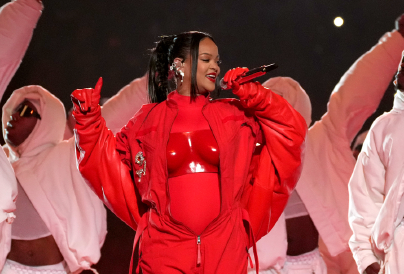 Rihanna a Halftime Show-n jelentette be, hogy ismét terhes
