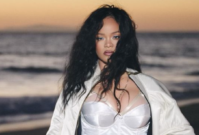 Rihanna bundában mutatta meg terhes hasát 