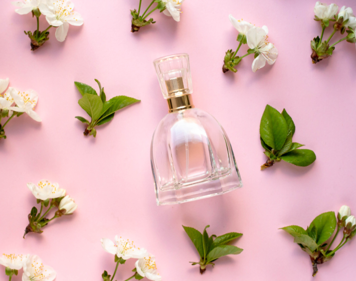 Csábító parfümök: ez a 3 illat a legvonzóbb a pasik szerint, nem tudnak ellenállni
