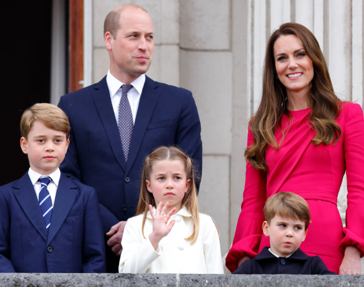 Károly király új címet adott Katalin hercegnének és Vilmos hercegnek