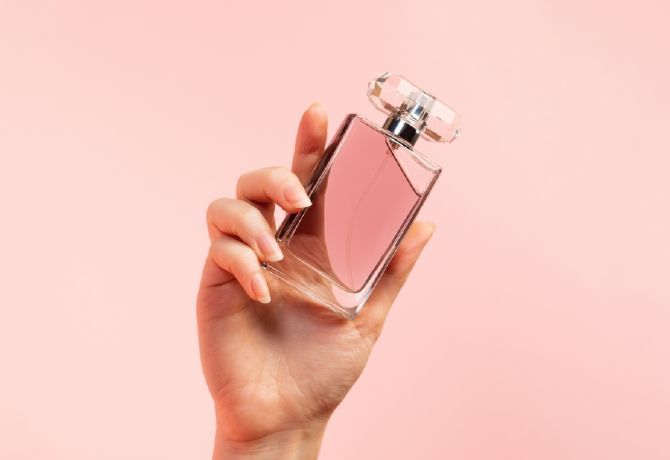   3 hosszan tartó parfüm, aminek egész nap érezni fogod az illatát 