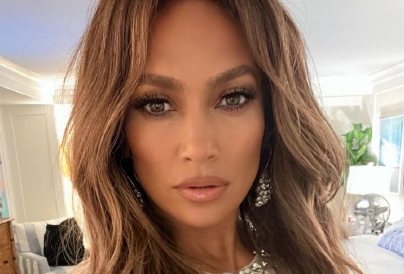 Az 54 éves Jennifer Lopez fehérneműs képeiről beszél ma mindenki 