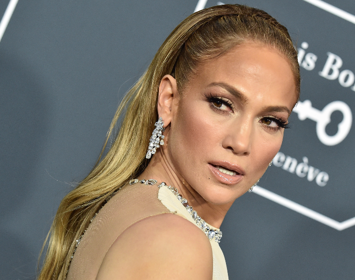 Jennifer Lopez bőrcsizmája a tél legnagyobb slágere lesz, így viselheted tökéletesen