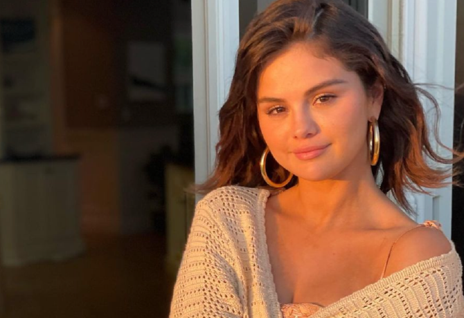 Selena Gomez új fotójáról beszél mindenki: szinte semmi nem takarta melleit