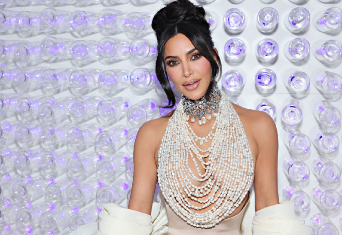   Kim Kardashian 23 centis magassarkúján kiakadtak az emberek