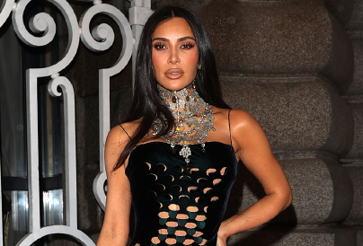 Kim Kardashiant félmeztelen fotója miatt támadja a világ