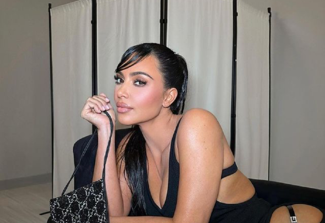 Kim Kardashian megmutatta az eredeti haját, sokkot kaptak a rajongók 