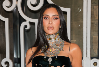 Kim Kardashian ruhájáról beszél most a fél világ, megdöbbentő mit viselt magán
