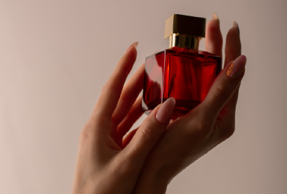 Sokkoló, milyen adalékot adnak a világ legjobb parfümjeihez
