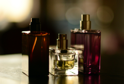 3 megfizethető parfüm, aminek luxus illata van