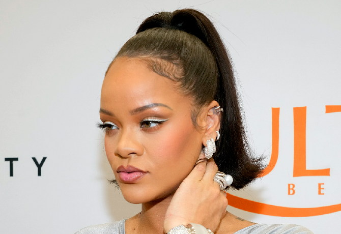 Rihanna 1 milliós lábujjgyűrűvel borzolja a kedélyeket - a rajongók felháborodtak