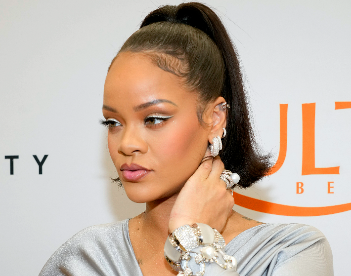 Rihanna 1 milliós lábujjgyűrűvel borzolja a kedélyeket - a rajongók felháborodtak