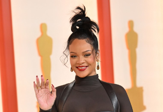 Fotó: Rihanna új hajszínre váltott, mindenki imádja 
