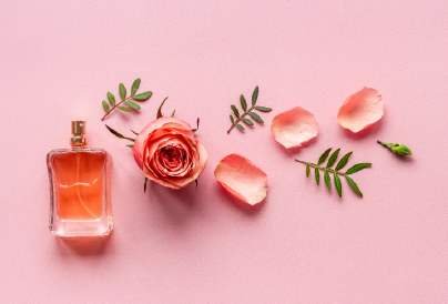 3 rózsás parfüm, amit érdemes kipróbálnod tavasszal