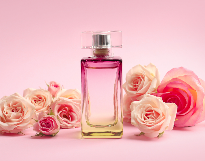 Az 5 legjobb rózsás parfüm, amiért rajonganak a pasik