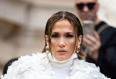 Jennifer Lopez napszemüvegéről beszél most mindenki, ilyet még biztosan nem láttál!